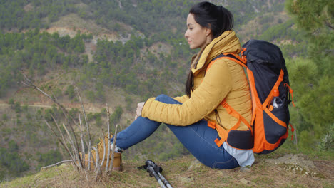 Young-woman-enjoying-a-day-in-the-wilderness