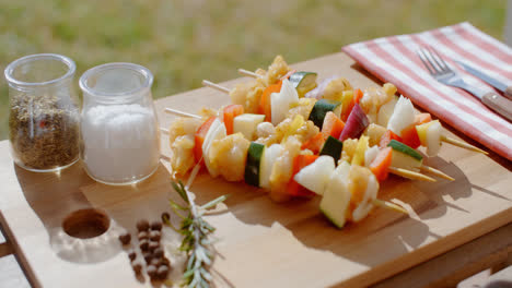 Four-vegetable-kabobs-on-cutting-board