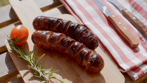 Gegrillte-Würstchen-Mit-Frischem-Rosmarin