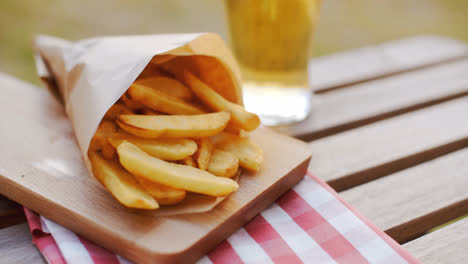 Päckchen-Pommes-Frites-Zum-Mitnehmen