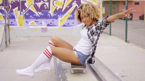 Female-skateboarder-in-shorts-at-skating-park