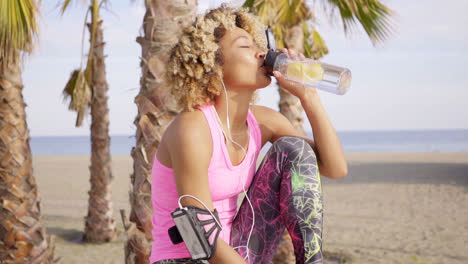 Trendy-slender-young-woman-drinking-water