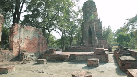 Ruina-Del-Templo-Tailandés-Wat-Nok-En-Ayutthaya,-Tailandia