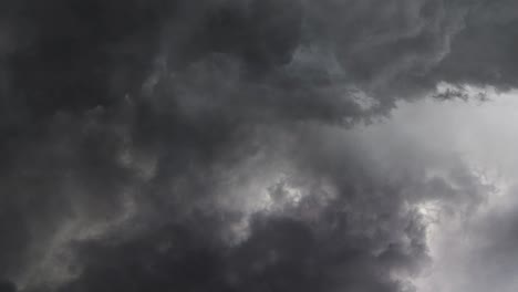 Cielo-Tormentoso-Con-Tormenta-Supercélula-En-Nubes-Oscuras