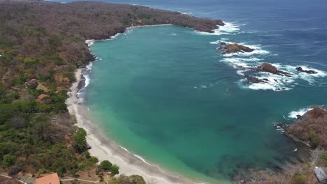 Aerial-drone-shot-of-the-coastline-sea-in-Panama,-dolly-in