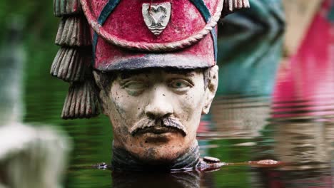 Old-soldier-statue-of-Napoleon-in-deep-water,-zoom-in-view