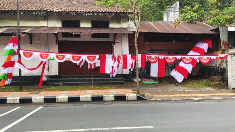 Flaggenverkäufer-Am-Straßenrand
