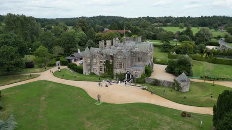 Casa-Palacio,-Beaulieu-Village-Hampshire-Reino-Unido-Drone,antena