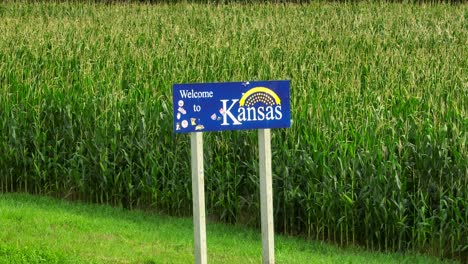 Willkommen-Im-Straßenschild-Des-Bundesstaates-Kansas