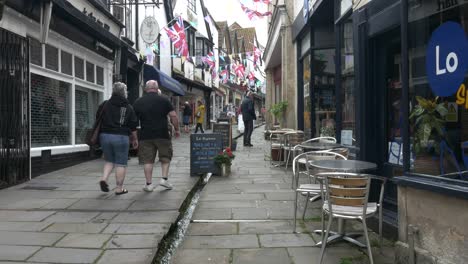 A-narrow-shopping-street-in-a-small-rural-town-in-England