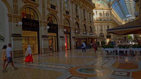 people-shopping-in-galleria-vittorio-Emanuele-in-Milan-downtown-near-duomo-square