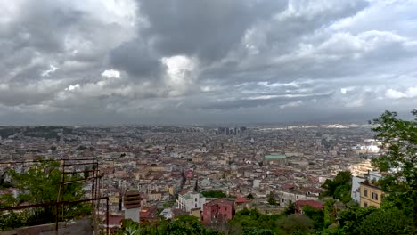 Mit-Blick-Auf-Die-Stadt-Neapel-Am-Aussichtspunkt-Velvedere-Di-San-Martino