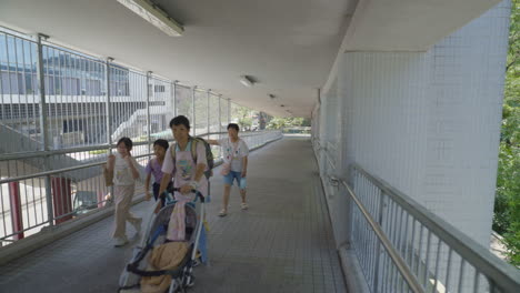 Families-with-young-children-walk-up-along-ramp-after-getting-picked-up-from-school