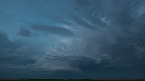 Amazing-structure-on-a-severe-storm-in-rural-Colorado