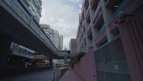 Wolkenkratzer-Und-Wohnhäuser-Im-Finanzgeschäftsviertel-Säumen-Den-Himmel-Von-Hongkong