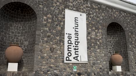 Vordereingang-Des-Antiquariums-Von-Pompeji-Ohne-Menschen