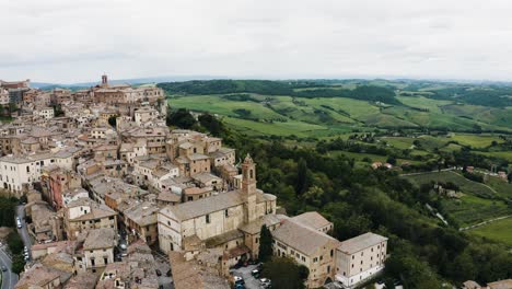 Aerial-view-of-Montepulciano,-Tuscany-looking-out-over-the-neighboring-farmland