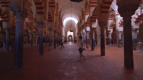 Innenansicht-Der-Mezquita-Moschee-Kathedrale-Von-Cordoba