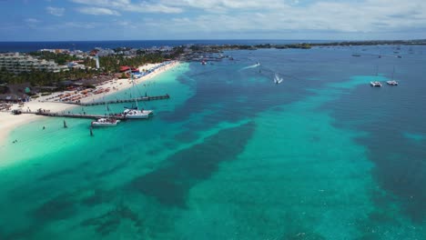 Aerial-drone-view-of-beautiful-resort-in-Playa-Norte-beach,-Isla-Mujeres,-Mexico