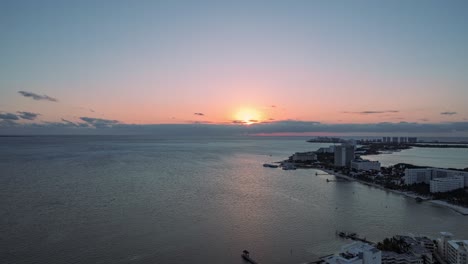Drone-Hyperlapse-of-Cancún-city-near-the-seashore-at-sunset,-México