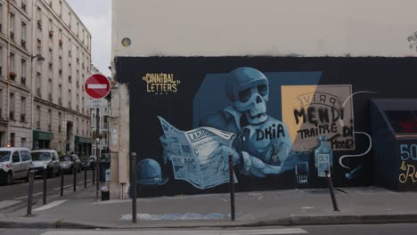 Graffiti-Kunstwerk-Namens-Kannibalen-Buchstaben,-Gemalt-An-Der-Wand-Entlang-Der-Straße-In-Paris,-Frankreich