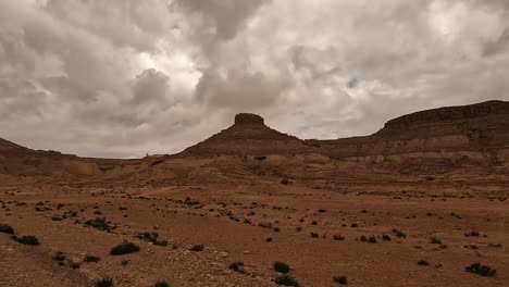 Pueblo-Troglodita-De-Ksar-Guermessa-En-Túnez-En-Un-Día-Nublado