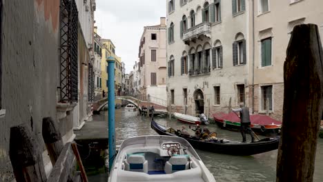 Slowmotion---Man-paddling-tourists-in-gondola-on-narrow-venetian-canal