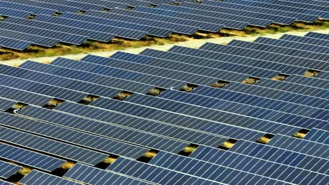 Solarpanel-Farm-In-Der-Mojave-Wüste-Liefert-Saubere-Energie-–-Aus-Der-Luft