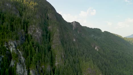 Aerial-pan-out-of-rock-cliffs-in-Squamish,-BC,-Canada