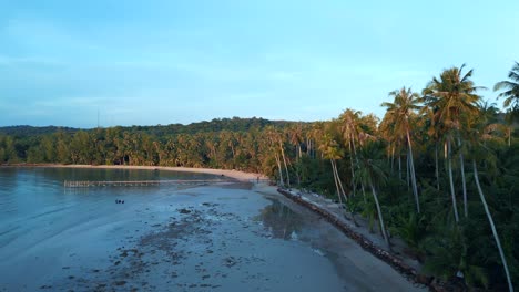 Reflujo-Mareajestic-Aérea-Vista-Superior-Vuelo-Playa-Natural-Bahía-Tailandia,-Muelle-De-Madera-Hora-Dorada,-Laguna-Koh-Kood-2022