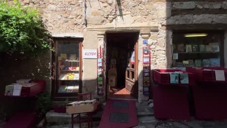 In-the-small-town-of-France,-a-second-hand-bookstore-with-mottled-walls-displays-many-books-at-the-entrance