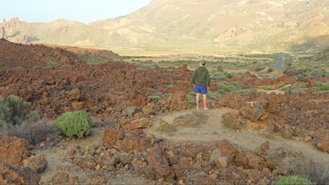 Man-explores-Teide's-Mars-like-realm,-an-otherworldly-hike
