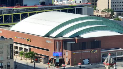 UW-Milwaukee-Panther-Arena-in-downtown