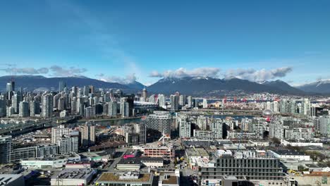 Skyline-Der-Innenstadt-Von-Vancouver-Mit-Wissenschaftsmuseum-Vom-Mount-Pleasant-In-BC,-Kanada-Aus-Gesehen