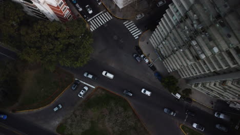 Road-traffic-in-Buenos-Aires,-drone-footage,-main-road-and-adjacent-road,-traffic-rules,-cars-give-way
