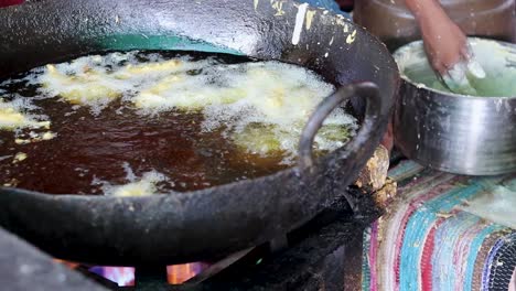 deep-frying-of-big-chili-at-mustered-oil-at-street-shop-or-Mirchi-badda-local-dishes-of-india-at-street