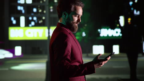 Man-on-nighttime-walk-using-smartphone