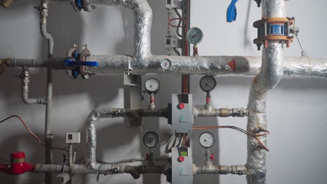 Pipeline-with-insulation-and-gauges-in-mechanical-room