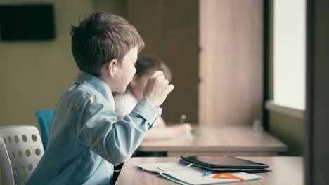 Pupils-little-boys-do-their-homework-7