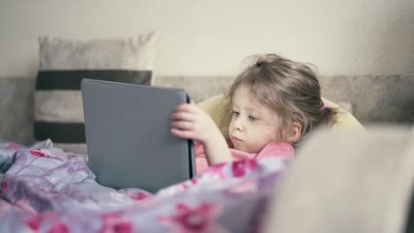 Portrait-of-pretty-little-girl-child-who-lies-on-the-sofa