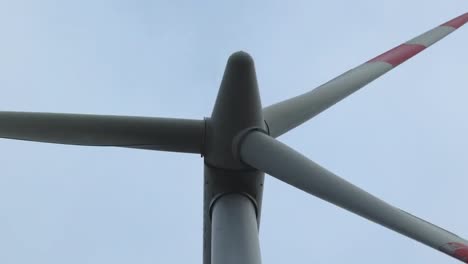 Sich-Drehende-Windkraftanlage-Mit-Horizontaler-Achse