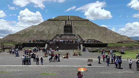 Slow-motion-shot-of-tourists-exploring-the-historic-site-of-the-Teotihuacan-Pyramids