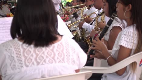 Banda-De-Viento-En-Cámara-Lenta-Tocando-Música-Cultural-En-El-Festival-De-La-Guelaguetza