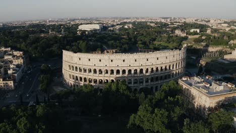 Vista-Aérea-Del-Coliseo-Romano-En-La-Italia-Moderna.