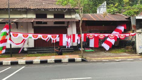 Vendedor-De-Banderas-De-Indonesia-Al-Lado-De-La-Carretera