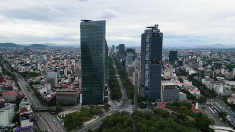 Skyline-Von-Chapultepec:-Enthüllung-Der-Städtischen-Schönheit-Des-Paseo-De-La-Reforma