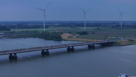 Puente-Moerdijk-Con-Autos-Que-Pasan-Sobre-El-Río