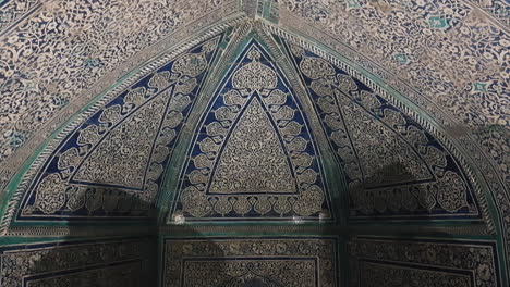 Tomb-and-Oriental-Walls-in-Pahlavan-Mahmud-Mausoleum,-Khiva,-Uzbekistan,-Tilt-Up-Revealing-Shot