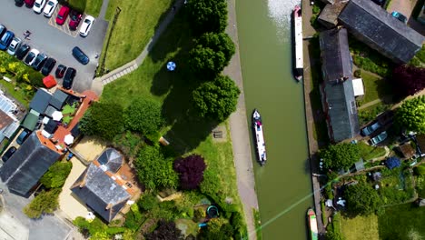 Aerial-top-view-pan-along-scenic-canal-walk-in-Stoke-Bruerne,-england
