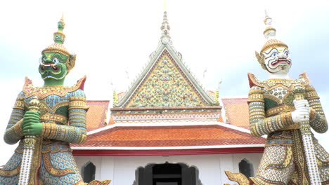 La-Gente-Viaja-En-El-Templo-Wat-Arun-Y-Yak-Wat-Chang